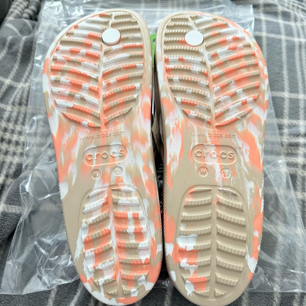 NWT crocs platform flip flop sandals - Picture 4 of 4